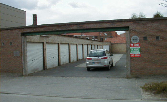 Dhoorestr garages 01
